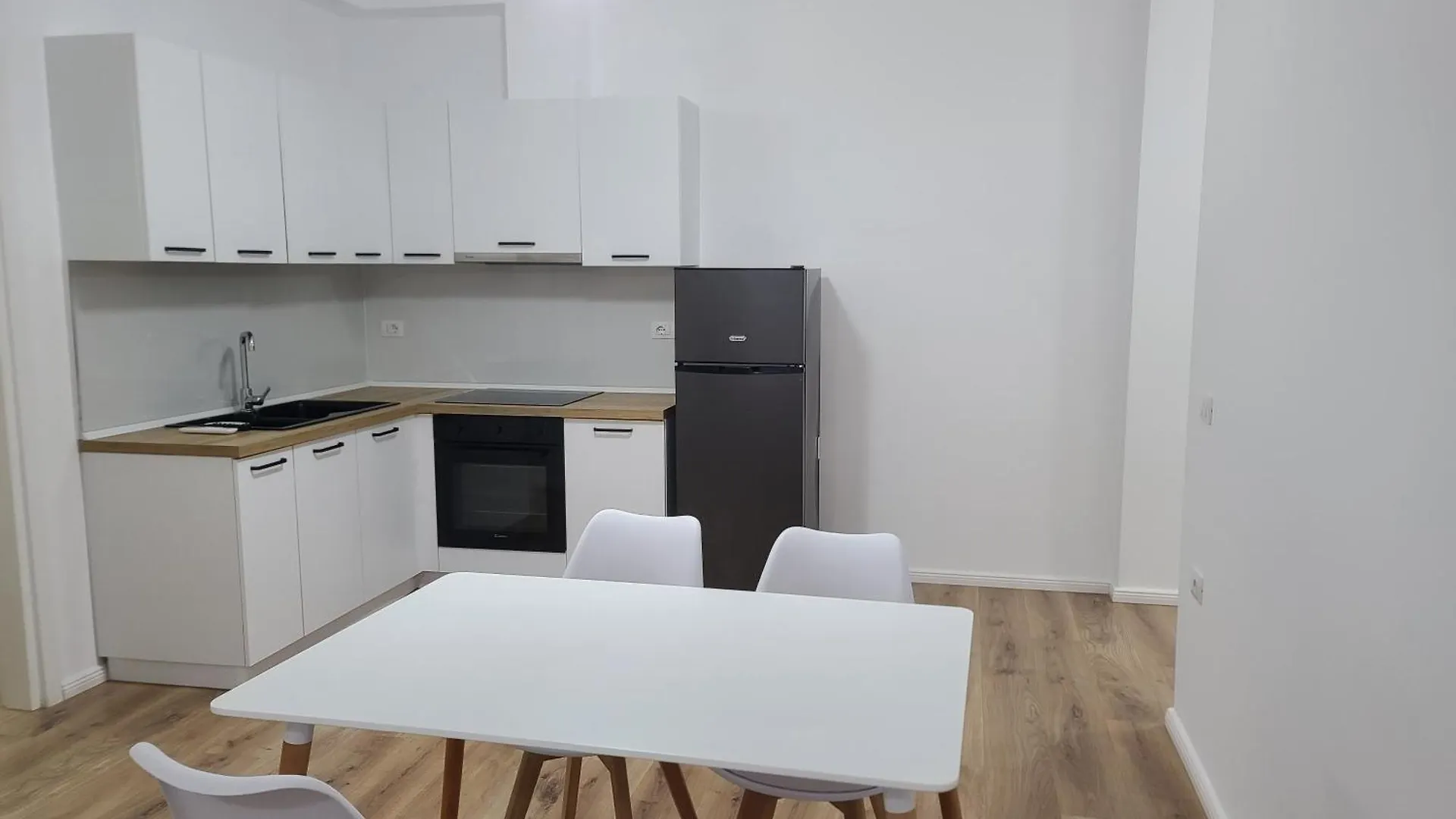 Apartment Lungomare Vlore 2A