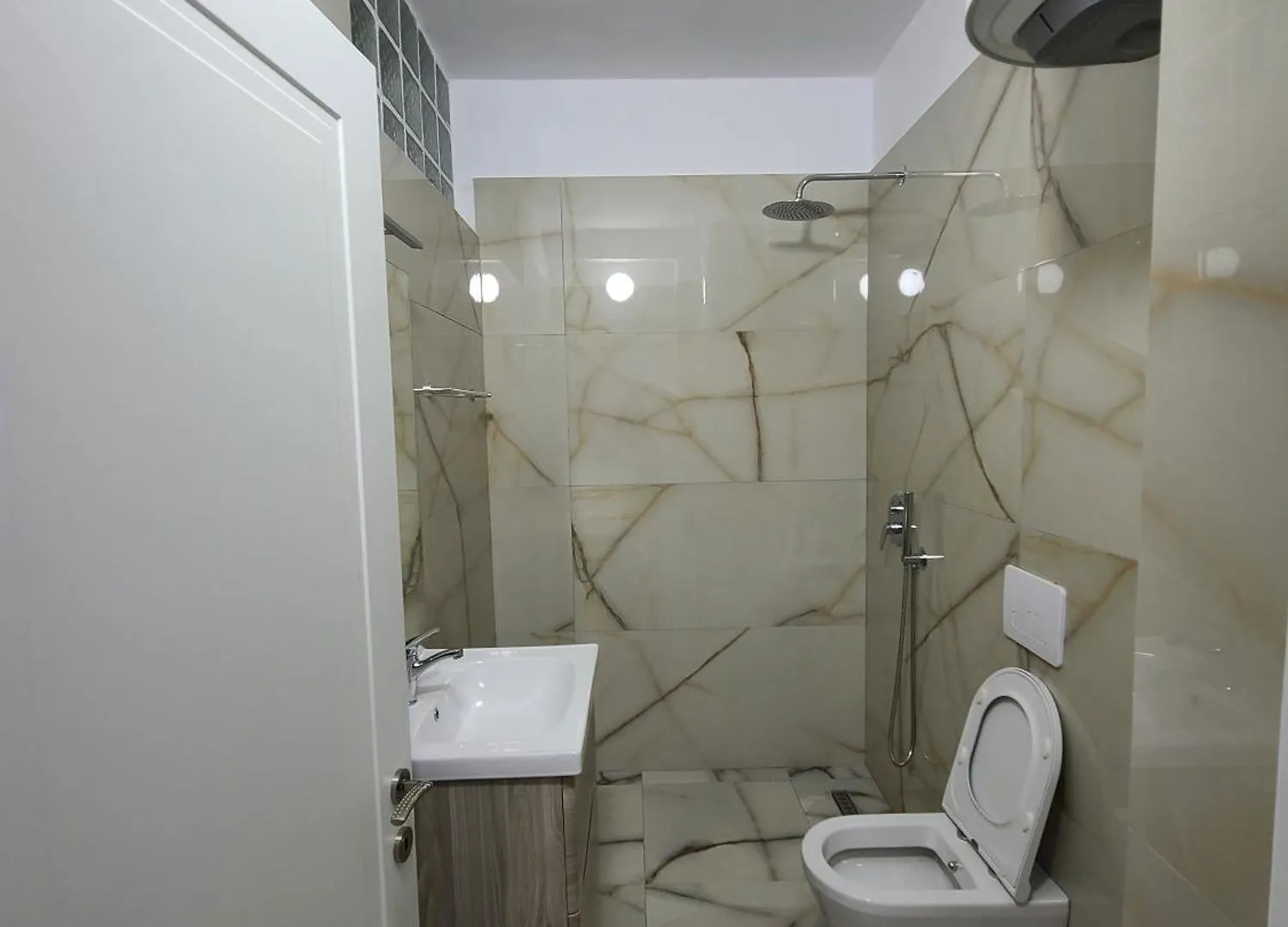 Apartment Lungomare Vlore 2A