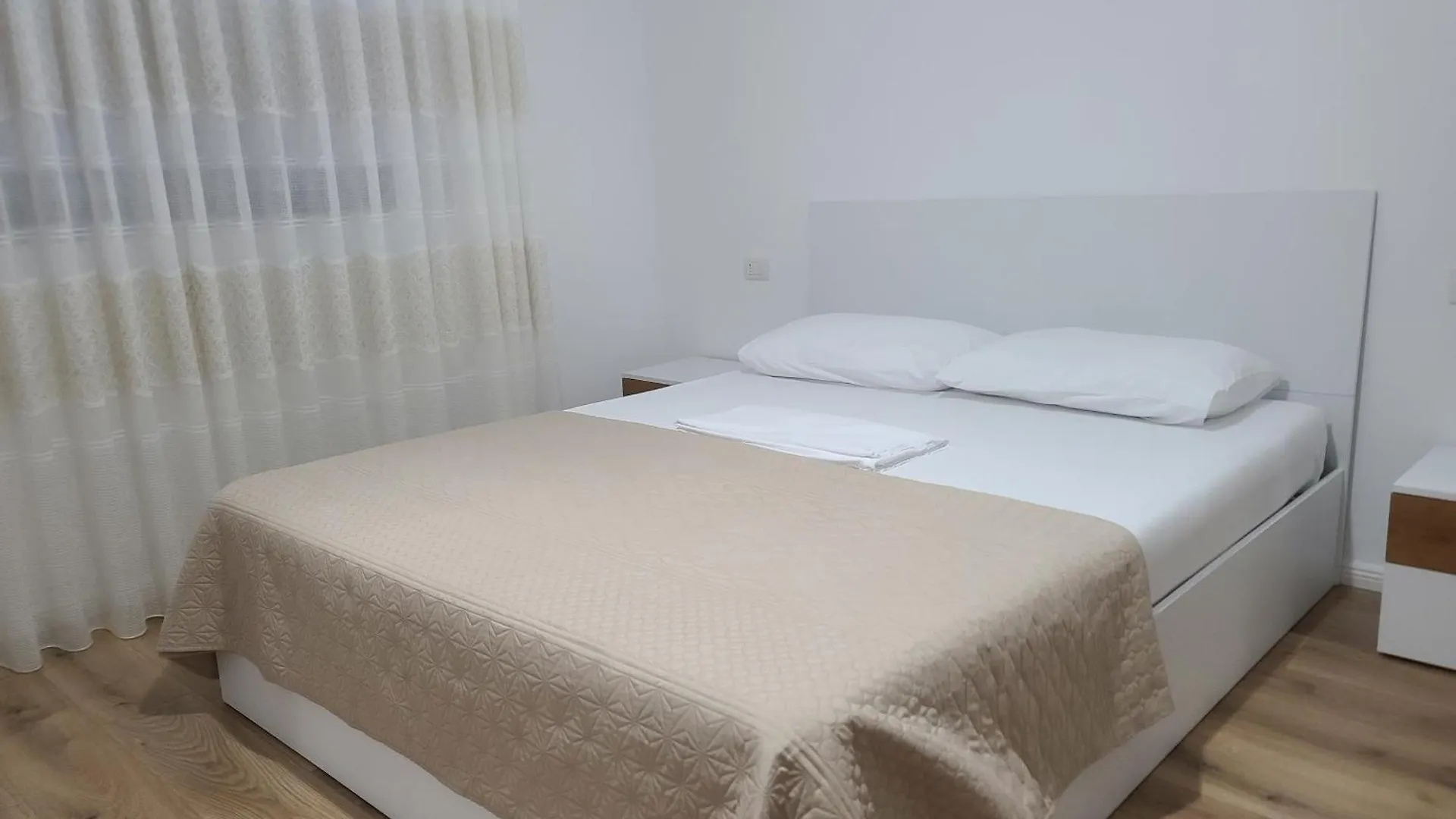 Apartment Lungomare Vlore 2A